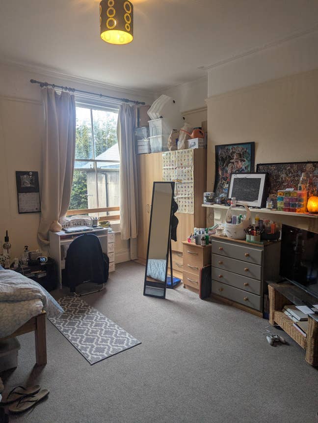 Huge bedroom , close to town, uni and hospital. Main Photo