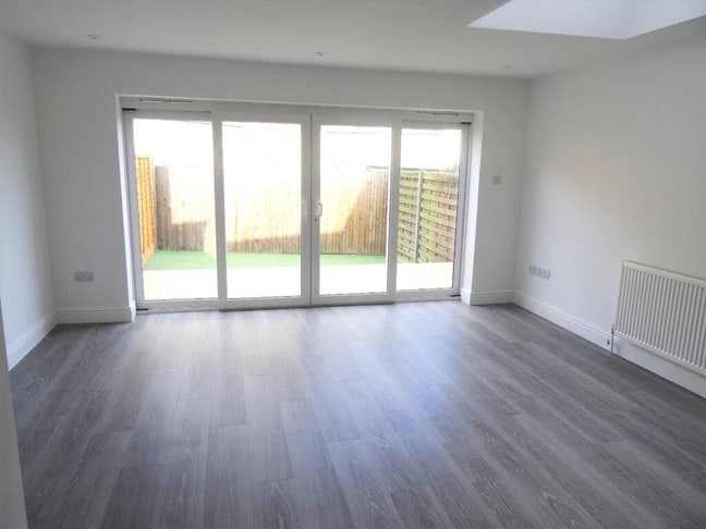 Spacious Double Room - Wimbledon  Main Photo