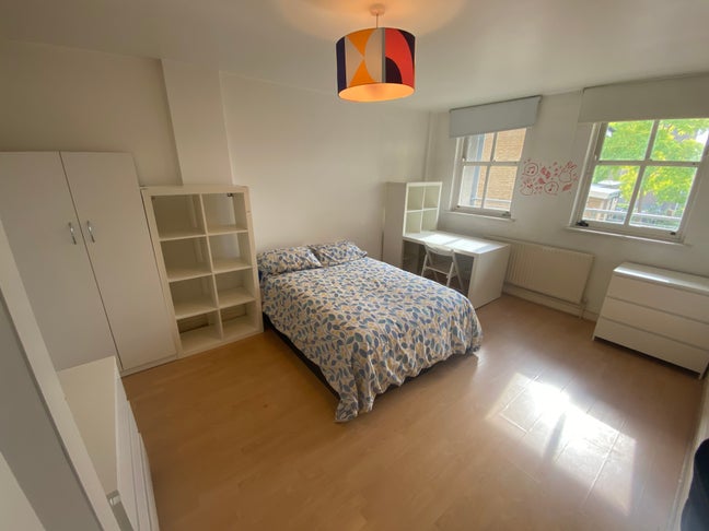 Trendy Area, Hackney Road, 3 Bedroom Flat ! Main Photo