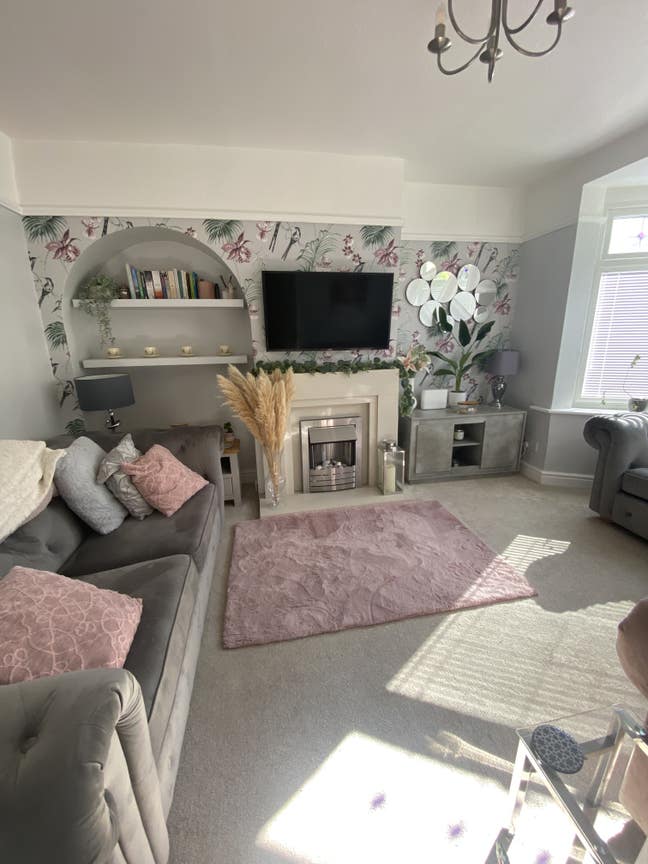 Female Professional House Share  Main Photo