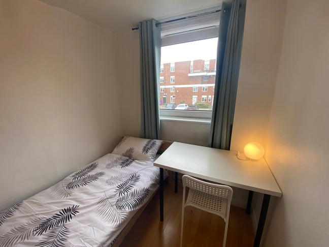 Cozy Single Room ! Bethnal Green ! Available Now ! Main Photo