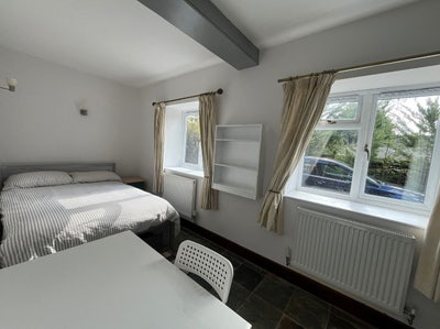 Luxury house ensuite bedrooms Cranfield MK430BJ Main Photo