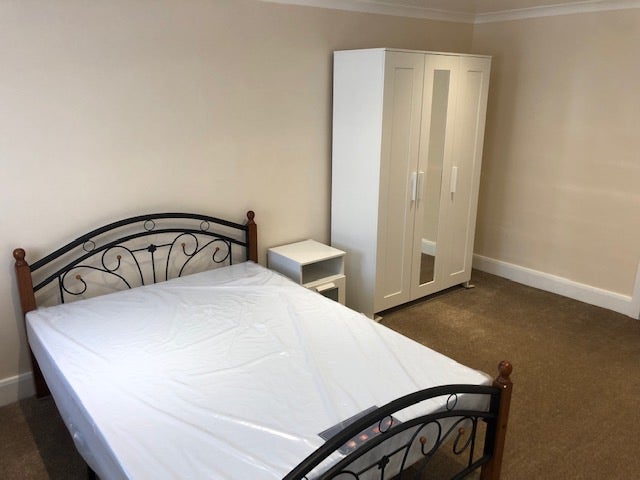 Double Room in West Green Drive Main Photo