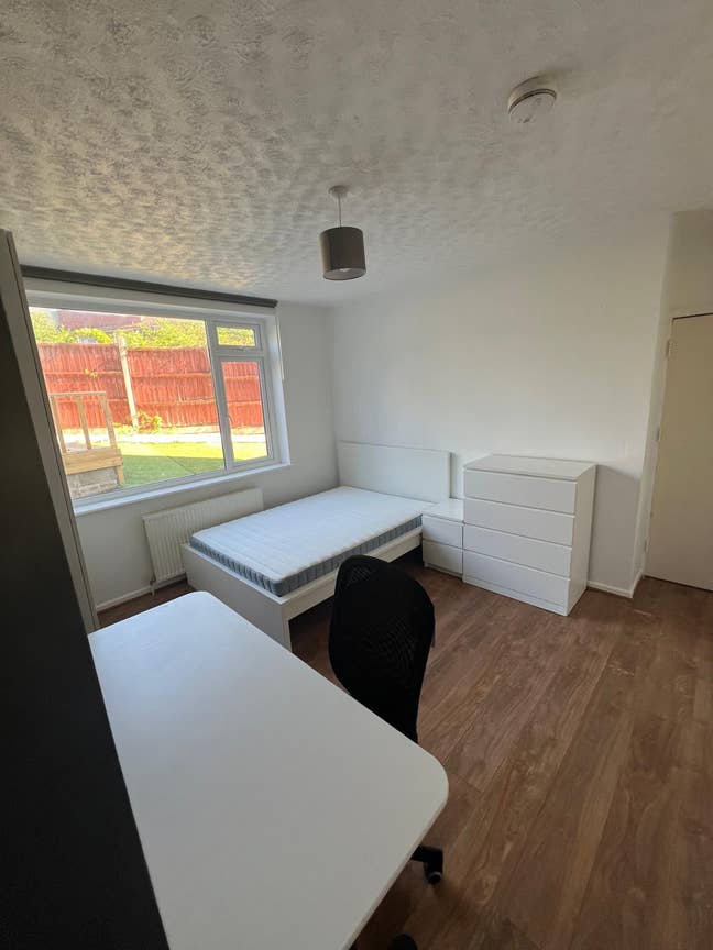 Double Rooms Available  Main Photo