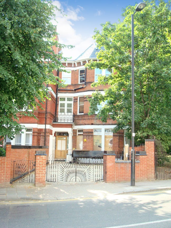 Spacious 3 bed with small patio! Main Photo