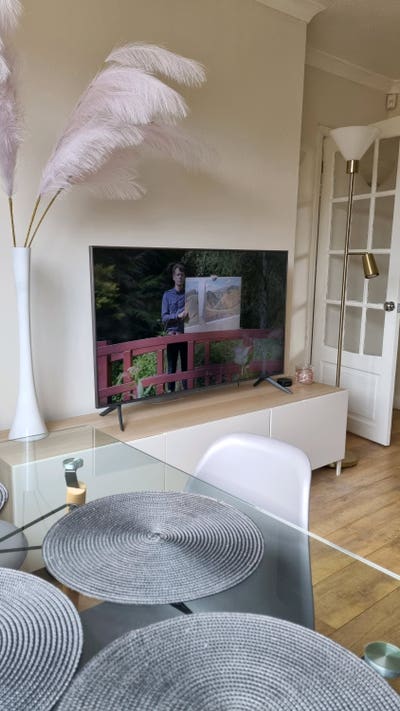 Lovely double room available with all bills includ Main Photo