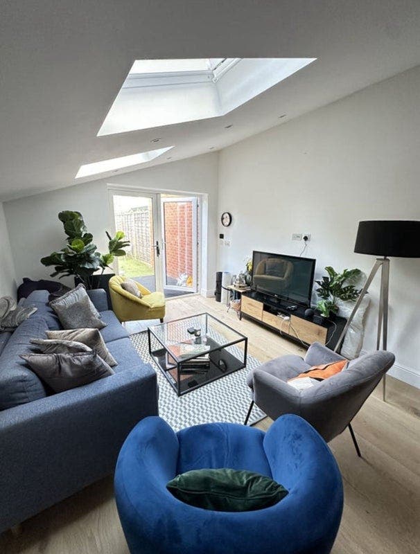 Modern En-suite Room in a newly renovated house Main Photo