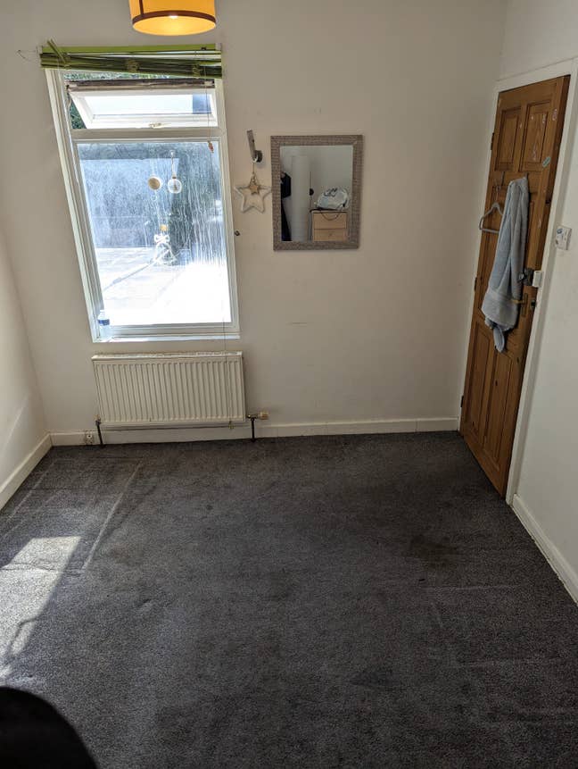 Single room available in a shared house  Main Photo