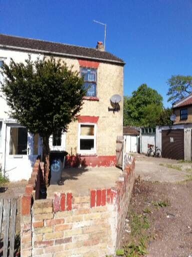 Whole house to let in city centre Main Photo
