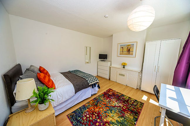 Lg double room in large house close to Airbus, MOD Main Photo