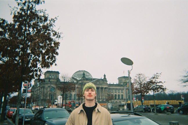 Double Bed Flat in Central Edinburgh Needed Main Photo