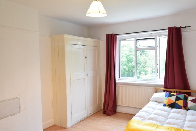 Join a Clean, Friendly Household – Everything Cove Main Photo
