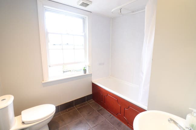Double Room Available in Bedford Place Ad details Main Photo