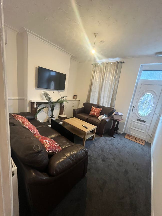 Fully Furnished 2 Bedroom house in DOncaster  Main Photo