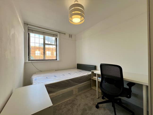 New Refurbished Rooms in Worcester Park Main Photo