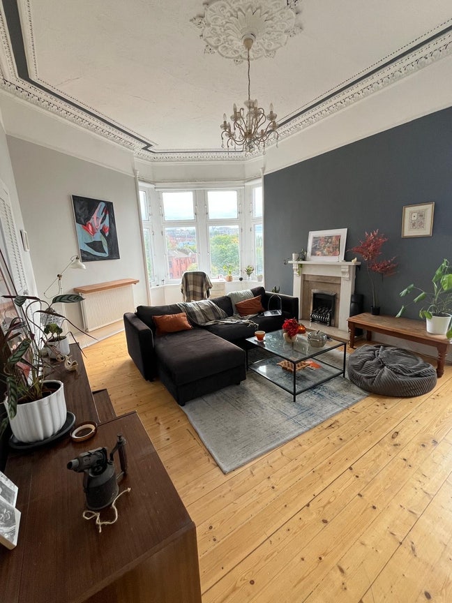 Sunny Double Bedroom in Gorgeous Westend Flat  Main Photo
