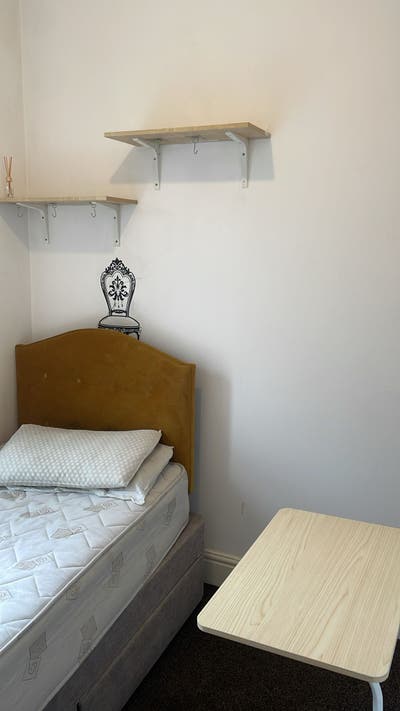 &pound;260pcm Single Room Includes Bills  Main Photo