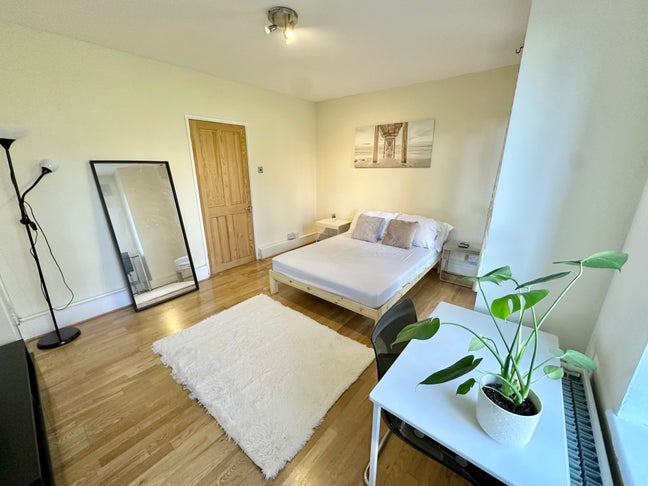 Great Price : Big Doubleroom in Angel Main Photo