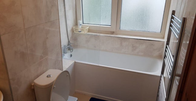 Specious Double Room Available! Couples Welcome!  Main Photo