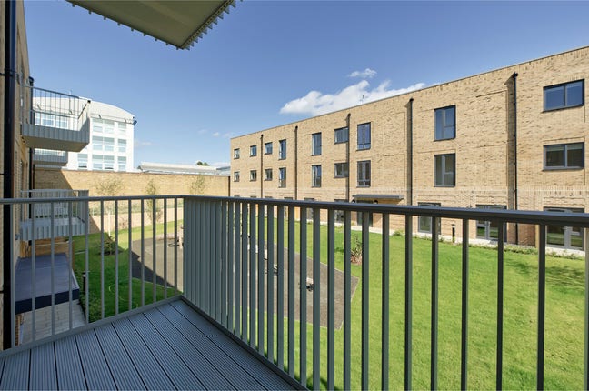 Spacious 1 Bed Fully Furnished Sw London Main Photo