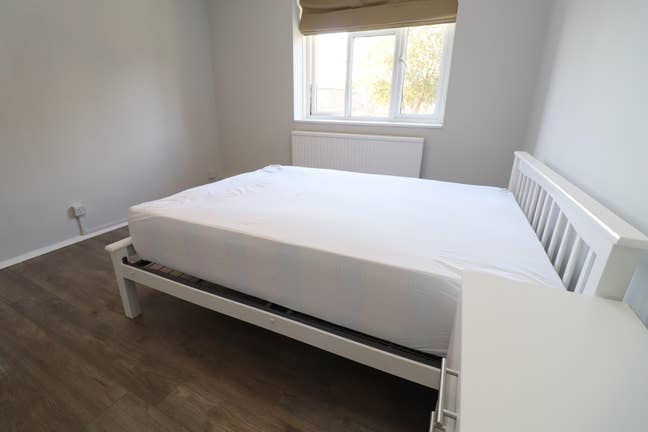 Large Room in Acton! Overground & Westfield! Main Photo
