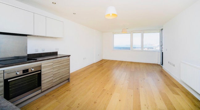 🌊 Ensuite Double Room With Ocean View Available Main Photo