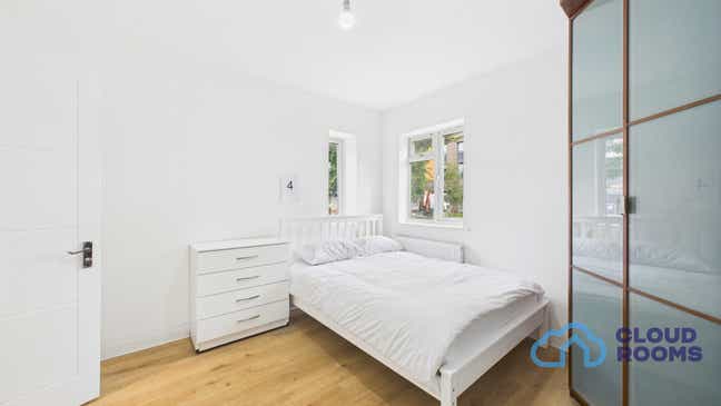 Ensuite Room Available 5 Mins from Wembley Park St Main Photo