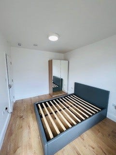 Double Bedroom - Shared House  E7 Main Photo