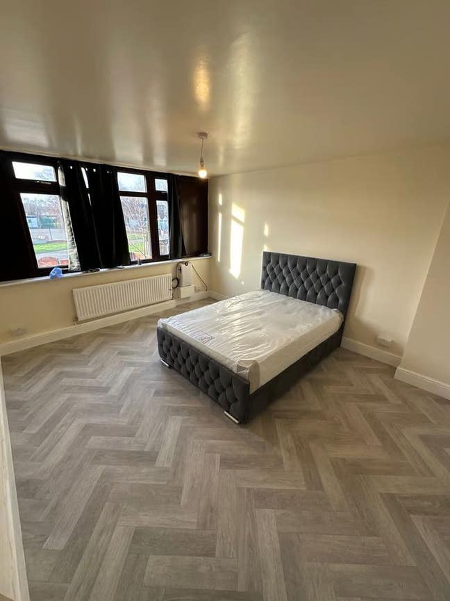 2 Newly Big Master Rooms for Rent in London, SE28 Main Photo