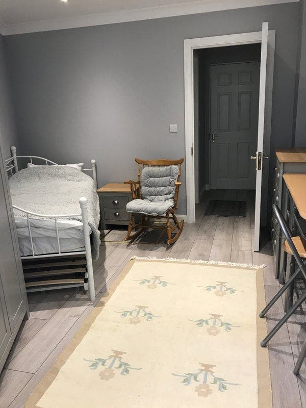 Studio flatlet in London Heathrow area Main Photo