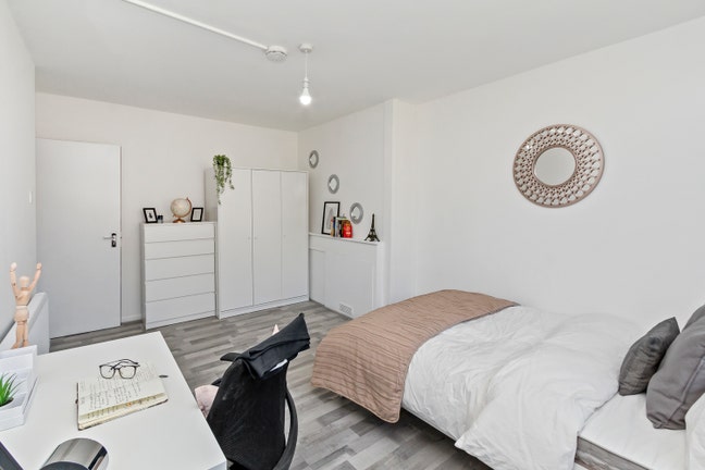 🌟 Bright & Spacious Room in Aldgate East 🌿 Main Photo