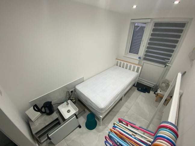 1 bed annex room with en-suite bathroom Main Photo