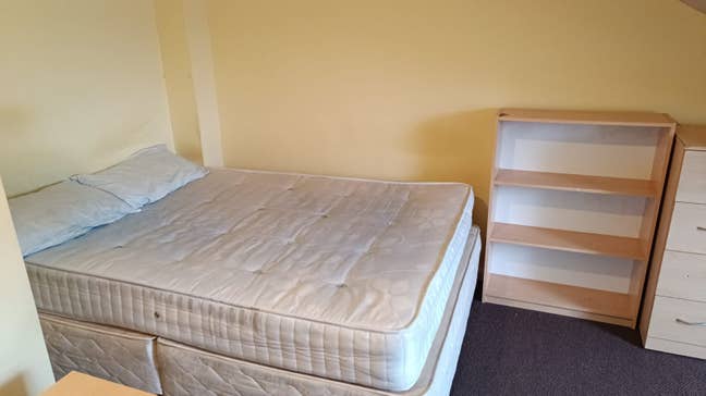 Double Size bedroom  Main Photo