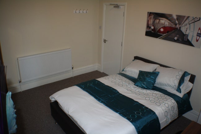 Available Now Spacious Double Room B24 Main Photo