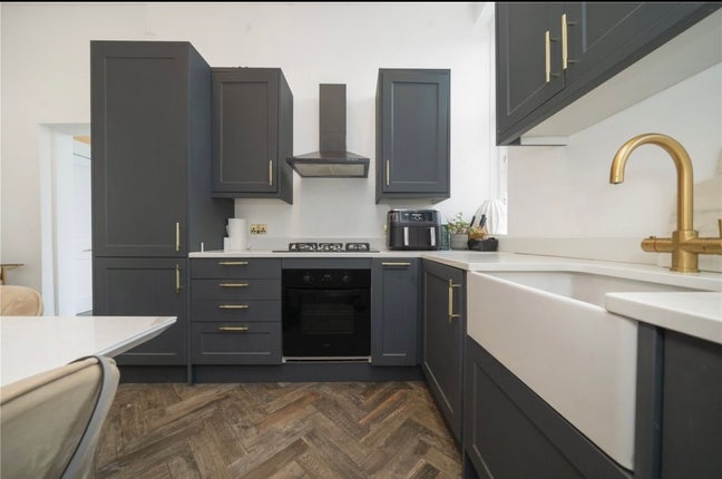 2 king size bedroom flat - short term rent Main Photo