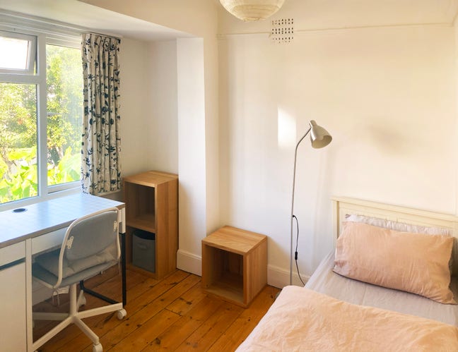 Cosy Room in Spacious & Central Home with Garden Main Photo