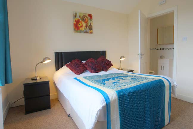 Double en suite room available now! Main Photo