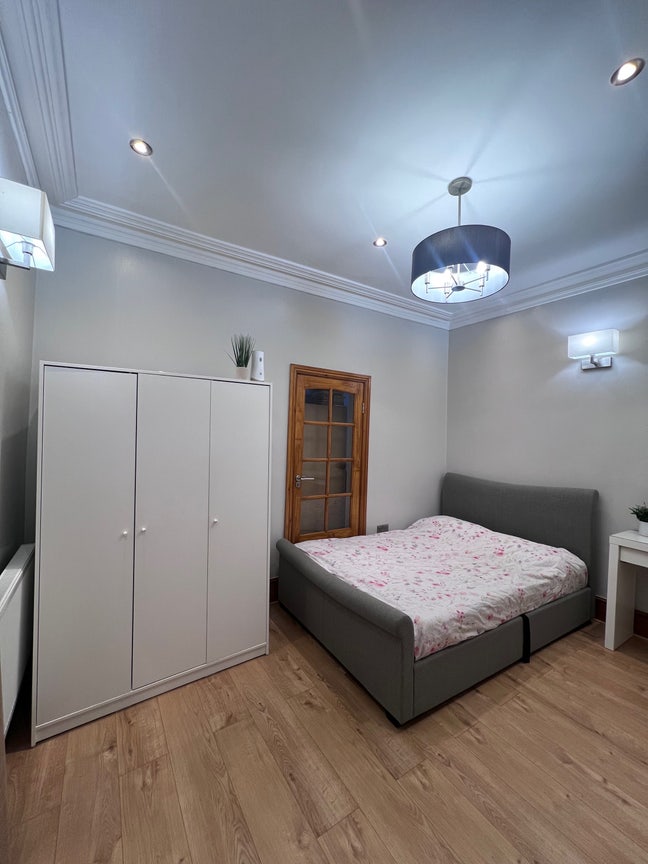 Spacious Double Room -  All Bills Included £700 Main Photo