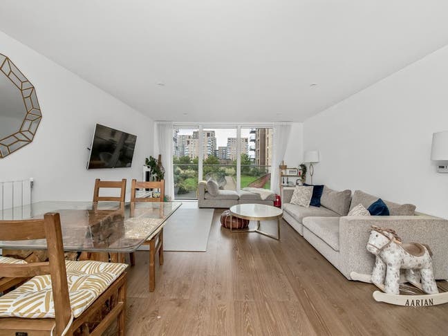 Bright and modern Kidbrooke apartment  Main Photo