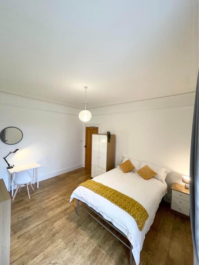 Big Modern Double Room  £500 inc Bills Main Photo