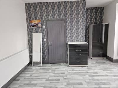 Extra Large Double Ensuite room- All bills Include Main Photo