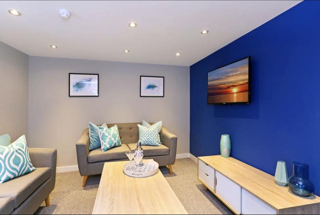 Room Avail in Lovely Wortley House Share LS12 Main Photo