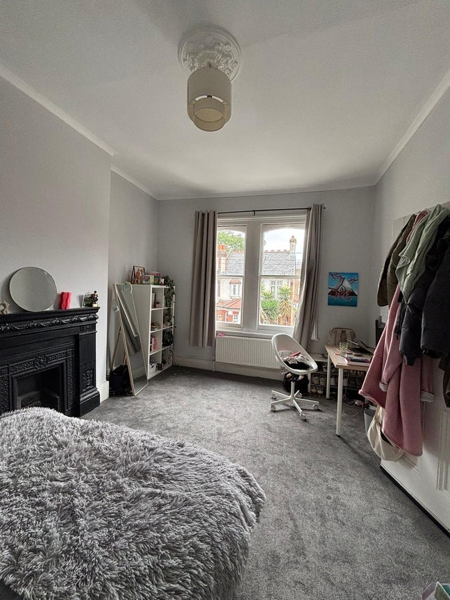Double room in lovely Tooting Bec flat share Main Photo
