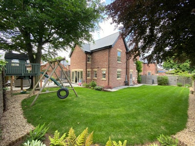 Large Ensuite Bedroom  Main Photo