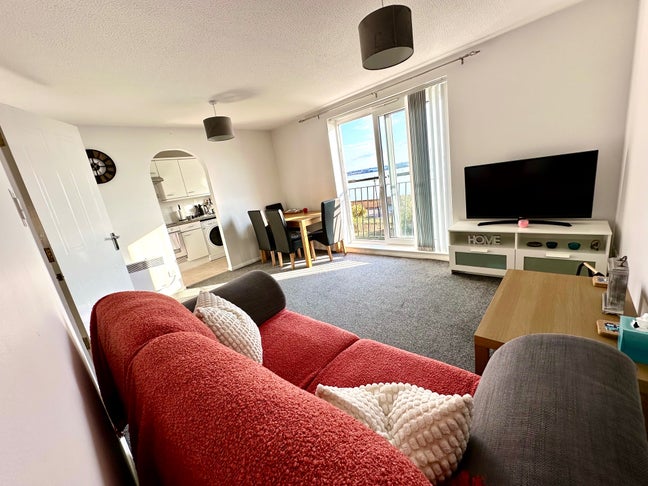 Riverside Double Room 7mins to Grays Station  Main Photo