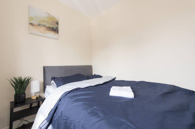 3BRHome,Greenwich, Group Friendly, FreeParking! Main Photo