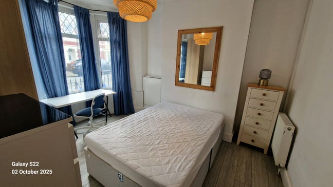 Luxury 5 bed property in the Heath, 1 room left Main Photo