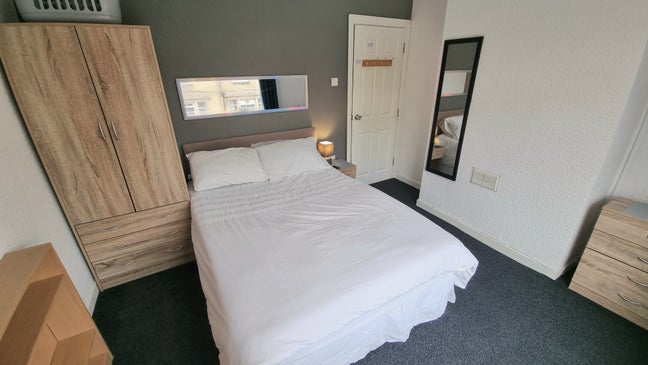 The very best 5* student house near Bolton Uni Main Photo