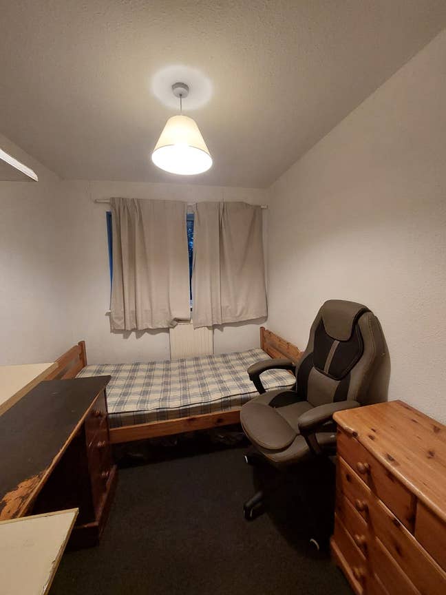 Single room Available for one female Person Main Photo