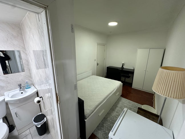 Double Room with en-suite in Stratford E15 Main Photo